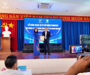 Sự kiện Vinfast Bàn giao xe điện VF 8 cho trường BCTECH
